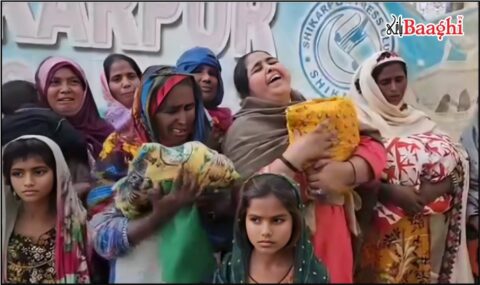 شکارپور: پولیس مقابلے میں جاں بحق صابر شیخ کے ورثاء اور خواتین کا احتجاج، شفاف تحقیقات کا مطالبہ