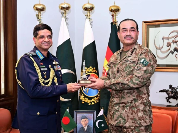 فیلڈ مارشل سے بنگلہ دیش کے ایئرچیف کی ملاقات