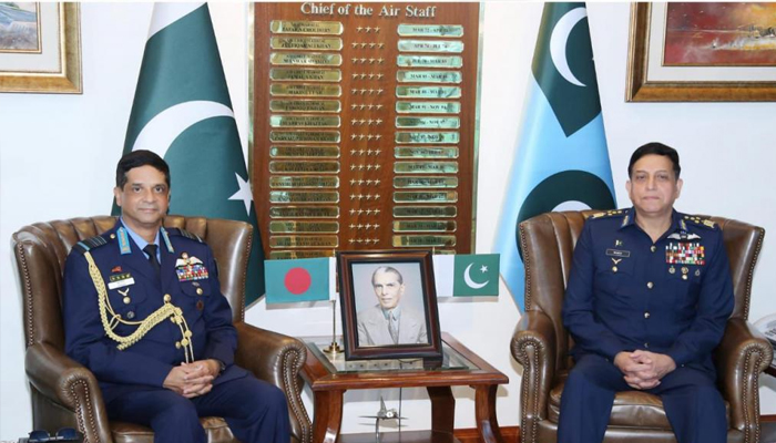 بنگلا دیش کے ائیر چیف  کی پاک فضائیہ کے سربراہ سے ملاقات، جے ایف-17 طیاروں کی ممکنہ خریداری پر تبادلہ خیال
