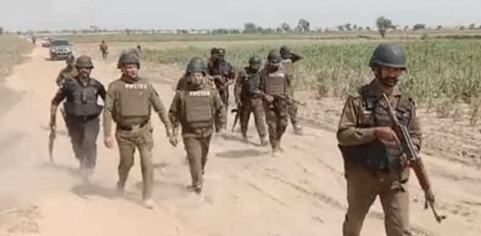 صادق آباد میں پولیس آپریشن: ایک کروڑ روپے انعام والا ڈاکو ساتھیوں سمیت گرفتار