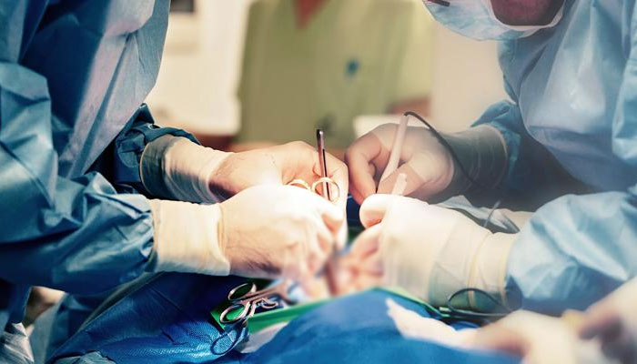  پمز اسپتال میں مبینہ غفلت، پھیپھڑوں کی بجائے خاتون کے جگر کی بائیوپسی کر دی گئی