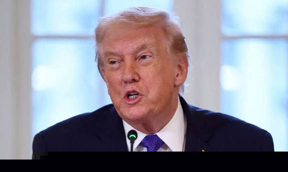 ٹرمپ نے خود کو وینزویلا کا قائم مقام صدر قرار دے دیا، سوشل میڈیا پر تصویر وائرل