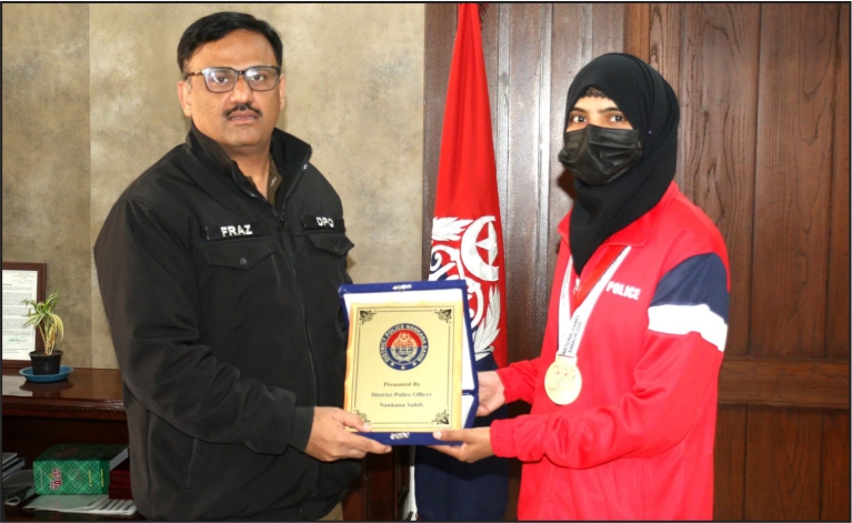 ننکانہ صاحب: لیڈی کنسٹیبل سدرہ نسیم نے قومی سطح پر دو برانز میڈلز جیت کر ضلعی پولیس کا نام روشن کر دیا