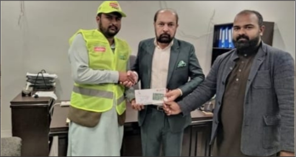 ڈیرہ غازی خان:ستھرا پنجاب پروگرام کے تحت صفائی ورکرز میں راشن کارڈز کی تقسیم