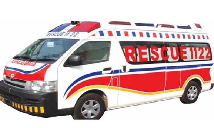 ڈیرہ غازی خان: دستی پل پر بس کی موٹر سائیکل اور چنگچی رکشہ کو ٹکر، 3 جاں بحق، ریسکیو آپریشن پر سوالات