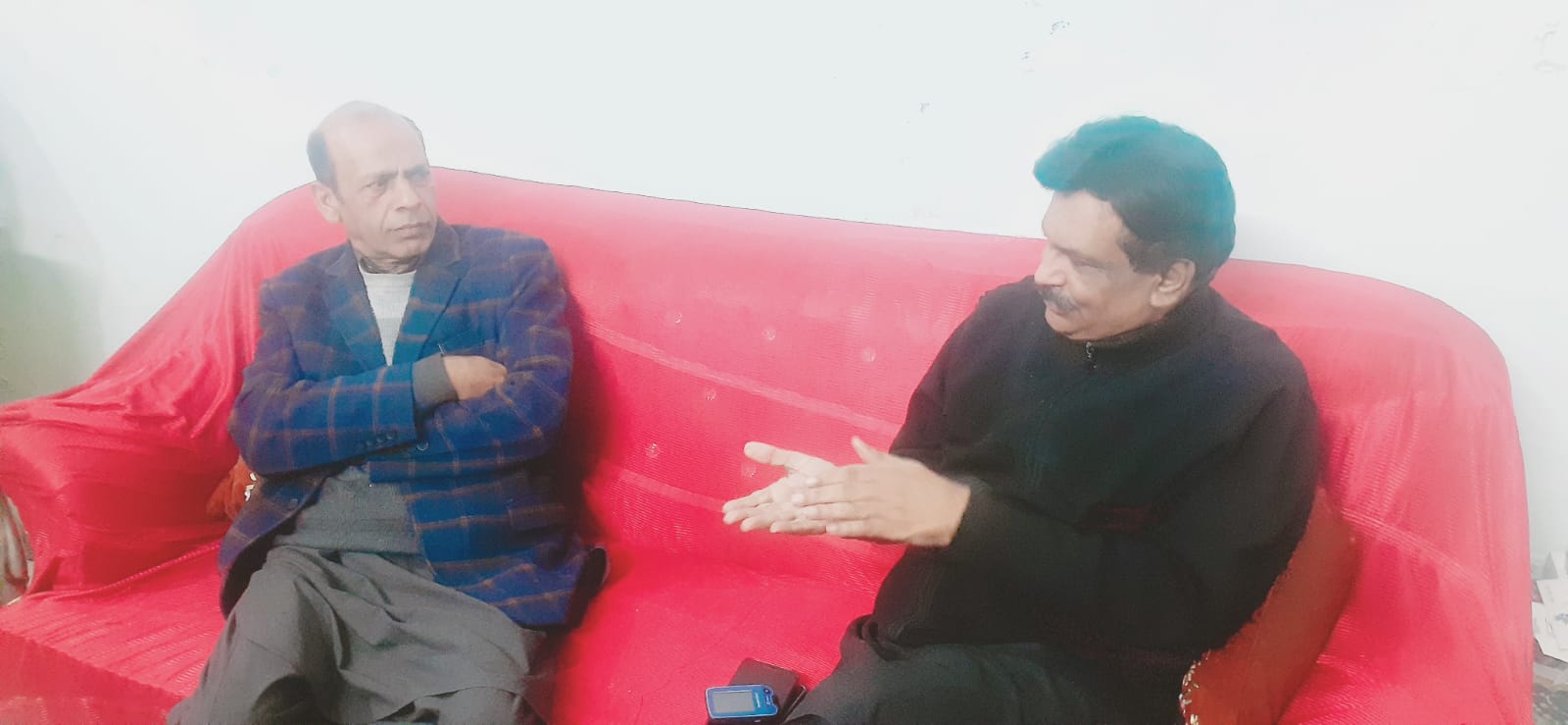 ن لیگی رکن قومی اسمبلی راجہ قمرالسلام کی تجزیہ نگار شہزاد قریشی سے ملاقات