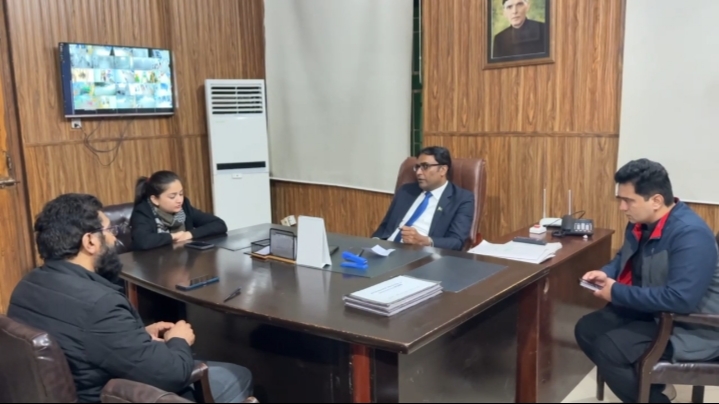 ننکانہ:ڈی ایچ کیو ہسپتال  پر رات گئے  ڈی سی کاچھاپہ، غفلت پر اہلکار معطل