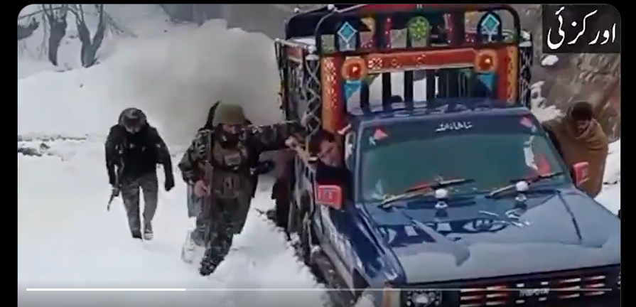 اورکزئی،کرم،برفباری سے بند راستے پاک فوج نے کھول دیئے