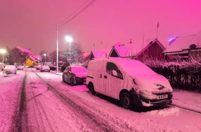 برمنگھم میں آسمان گلابی ہوگیا، لوگ خوفزدہ