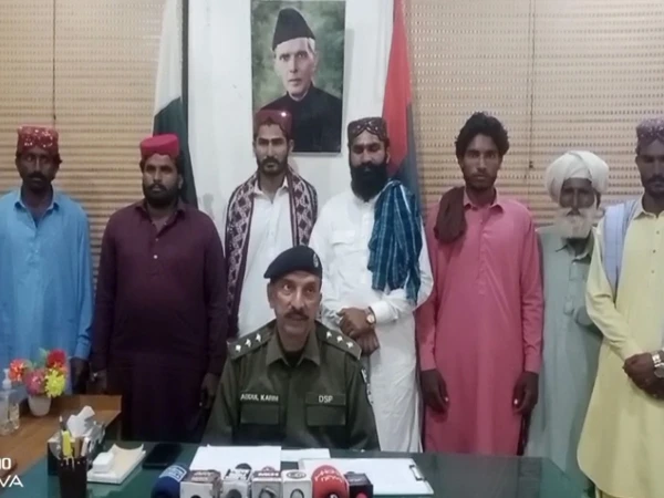 راجن پور :کچے کے انتہائی مطلوب گینگز کے 13 ارکان نے ہتھیار ڈال دیئے