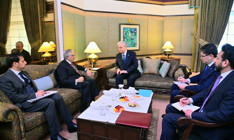 اسحاق ڈار سے قازقستان کے صدر  کی ملاقات