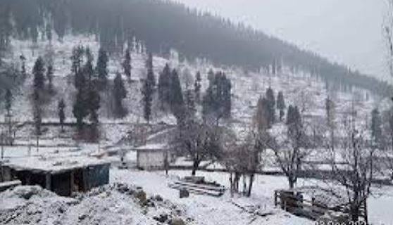 ‎سوات کے بالائی علاقوں میں تازہ برفباری، سیاحوں کی آمد میں اضافہ