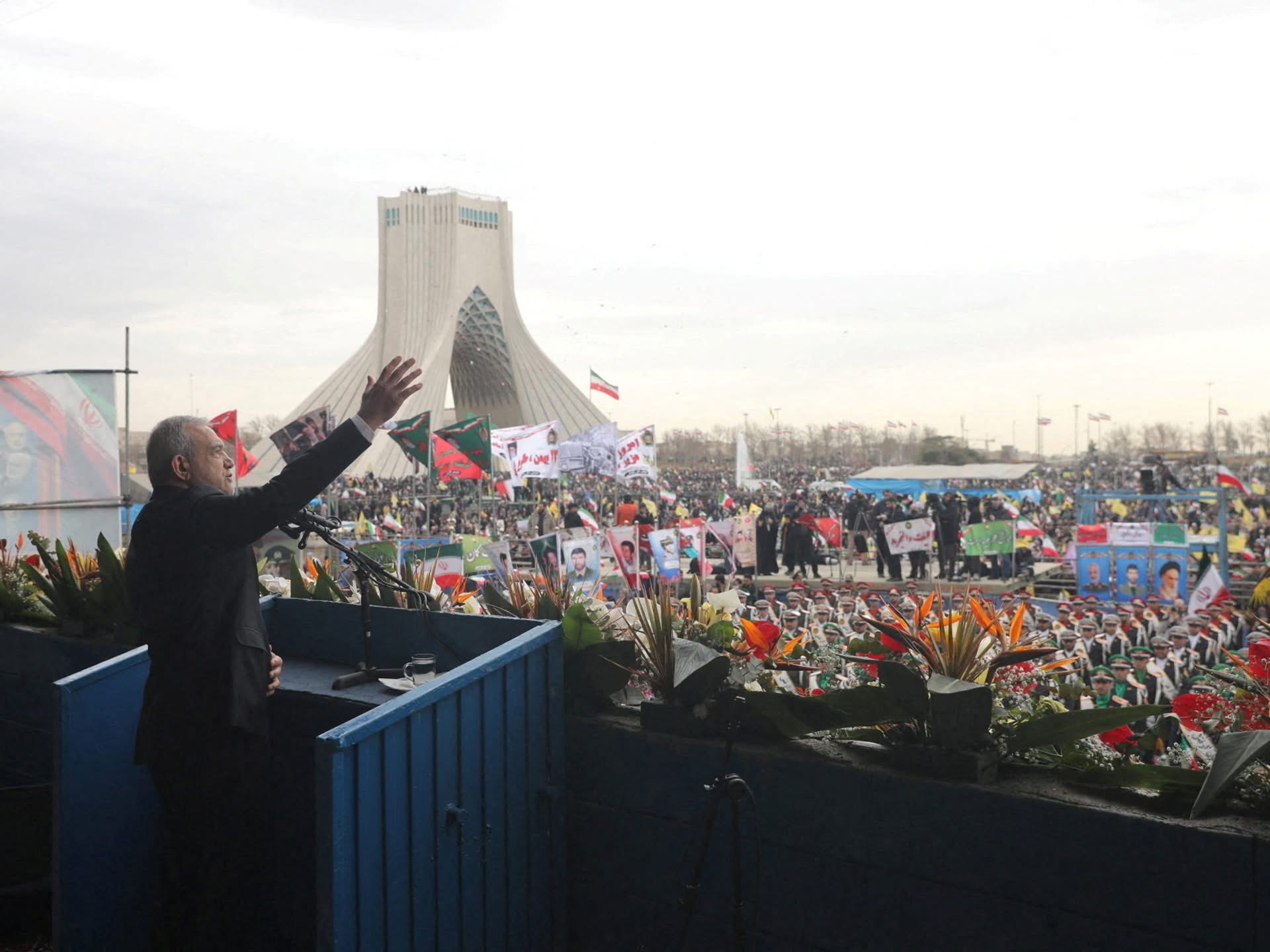 ایران میں اسلامی انقلاب کی 47ویں سالگرہ کے موقع پر تہران میں ہزاروں افراد کی مارچ