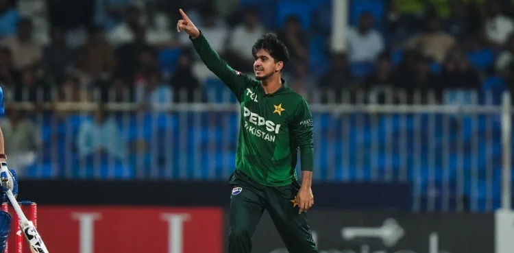 صائم ایوب دوبارہ عالمی نمبر ون ٹی 20 آل راؤنڈر بن گئے