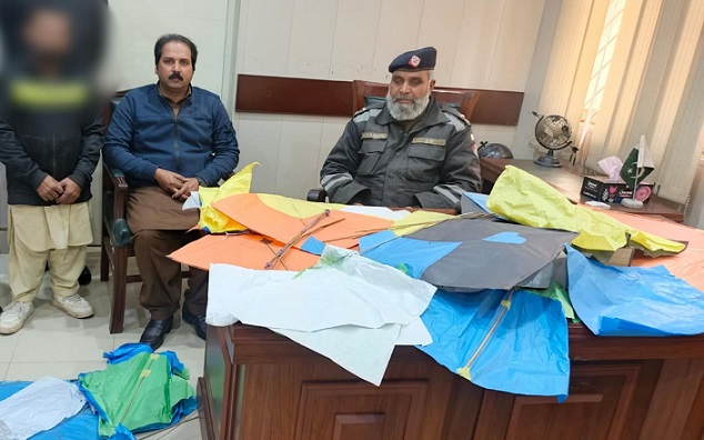 اوکاڑہ: پتنگ بازی کے خلاف بھرپور کریک ڈاؤن، درجنوں مقدمات، سینکڑوں پتنگیں برآمد