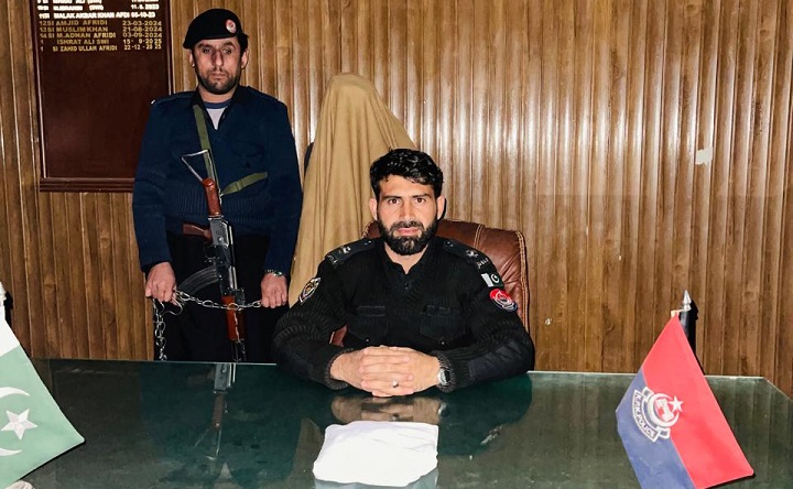 لنڈی کوتل: پولیس کی منشیات کے خلاف کارروائی، 986 ایکسٹسی گولیاں برآمد، اسمگلر گرفتار