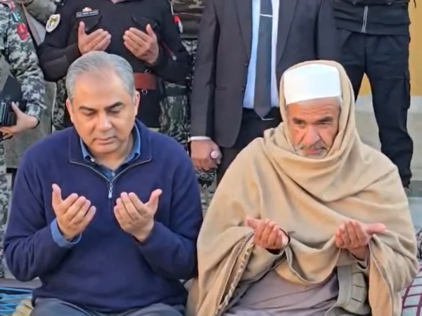 محسن نقوی کی شہید کیپٹن عباس کی رہائش گاہ آمد