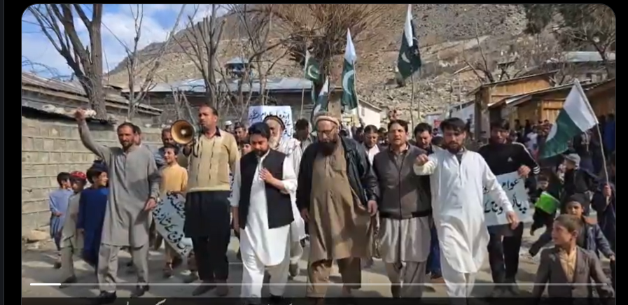چترال کے سرحدی علاقے ارندو میں عوام کی پاک فوج سے اظہارِ یکجہتی ریلی