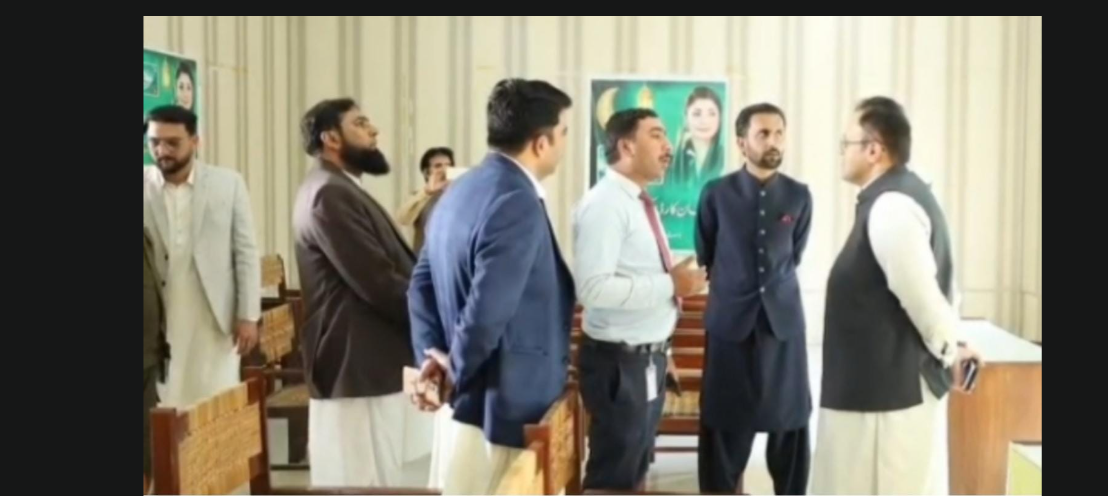 اوکاڑہ،ڈپٹی کمشنر  کا  سہولت بازار اور نگہبان راشن کارڈ ایکٹیویشن سینٹر کا دورہ