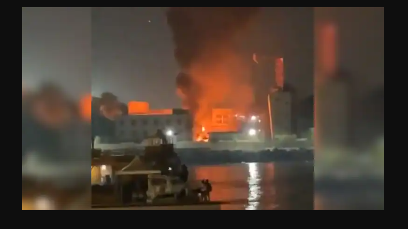 ممبئی میں نیول ڈاکیارڈ کی عمارت میں آگ بھڑک اٹھی