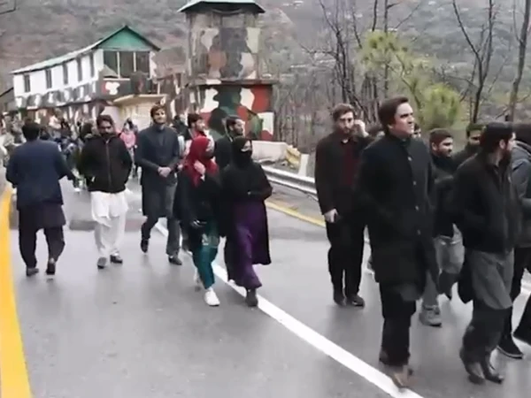 آئی ایس پی آر ونٹر انٹرن شپ  پروگرام، طلبا کا آزاد جموں و کشمیرمیں لائن آف کنٹرول کا دورہ