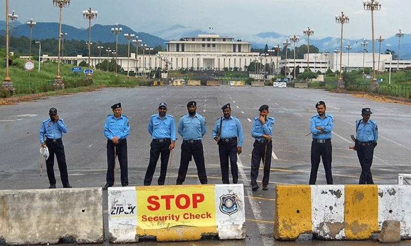 کراچی : امریکن قونصلیٹ جانے والے تمام راستے بند،اسلام آباد میں ریڈ زون بھی مکمل سیل