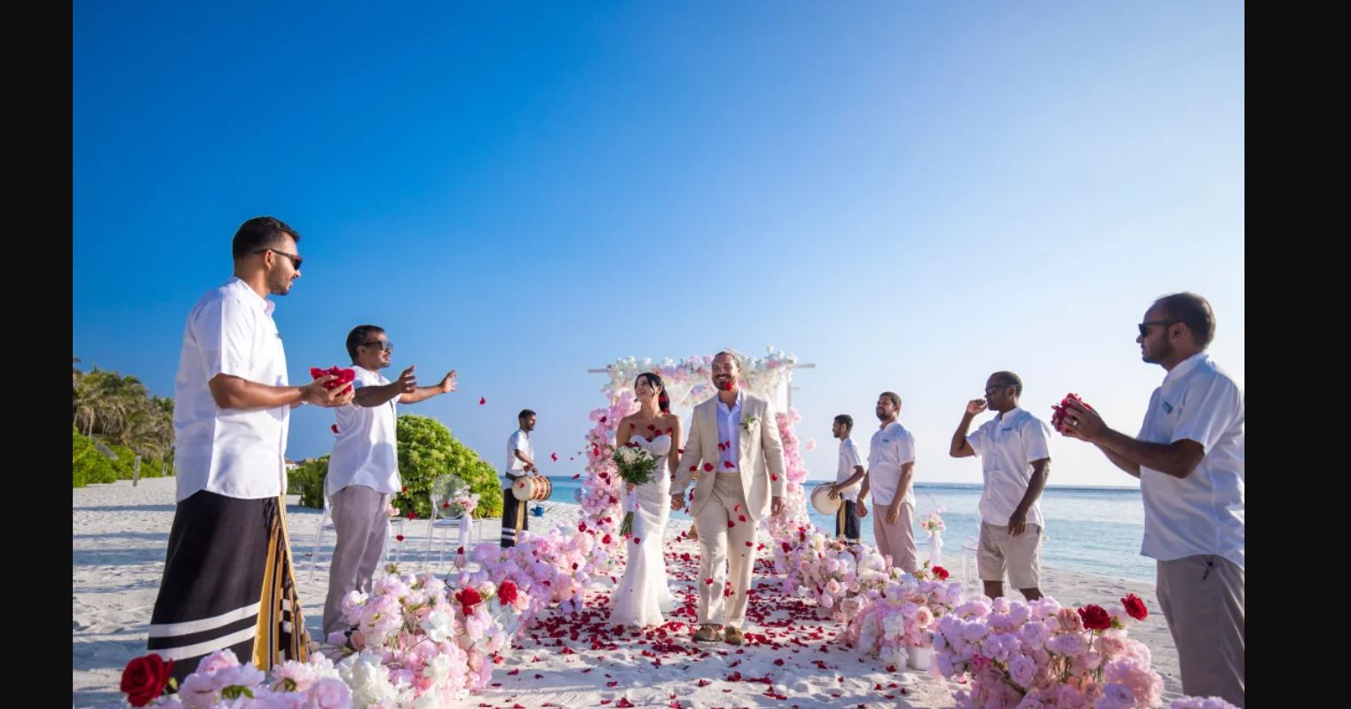 مالدیپ میں شادی کا سفر بن گیا ہنی مون ڈیزاسٹر،پروازیں منسوخ،جوڑا پریشان