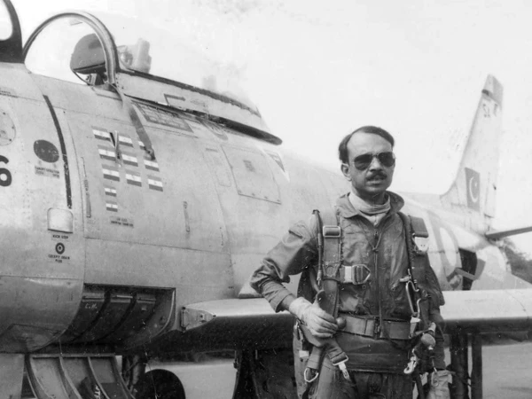 دشمن کے 5 طیارے تباہ کرنیوالے پائلٹ ایم ایم عالم کی آج 13 ویں برسی