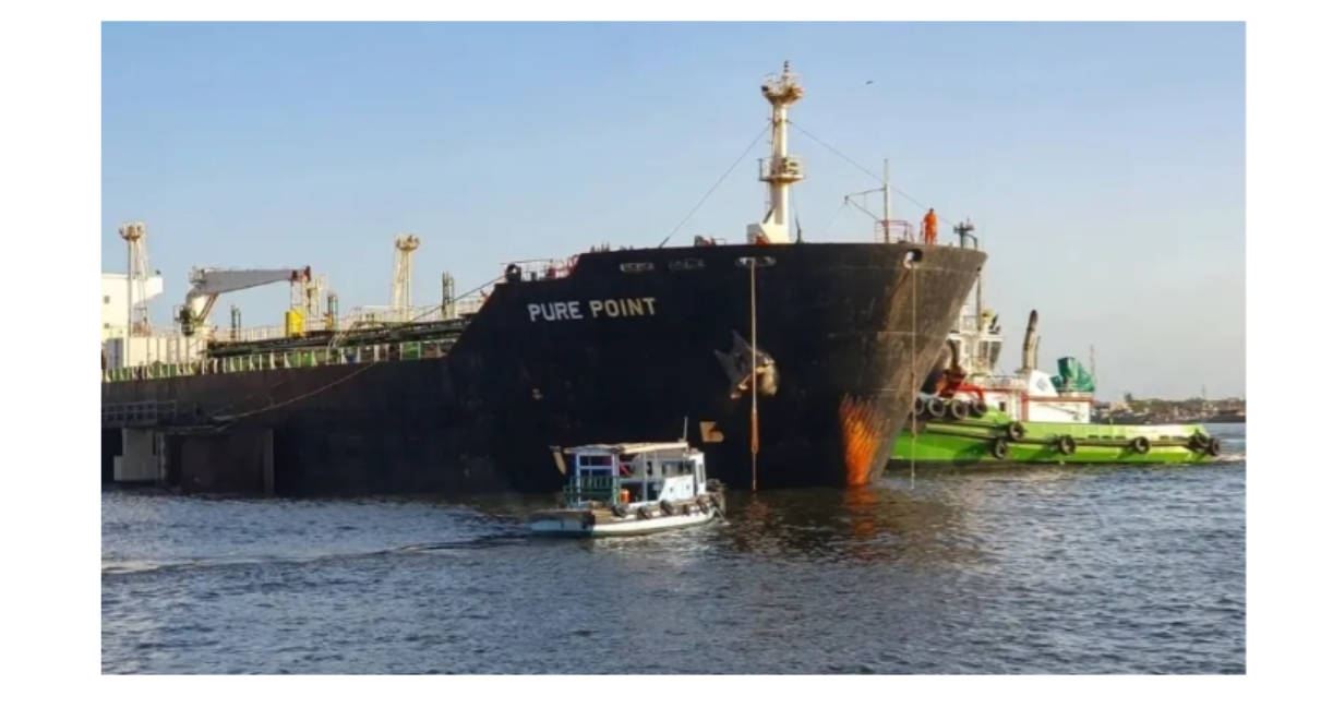 پیٹرولیم مصنوعات کے بعد ایل پی جی کے  دو جہاز پورٹ قاسم بندرگاہ پہنچ گئے