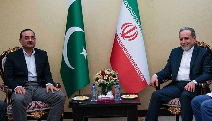  فیلڈ مارشل عاصم منیر اور ایرانی وزیر خارجہ عباس عراقچی کا ٹیلیفونک رابطہ، خطے کی صورتحال پر تبادلہ خیال