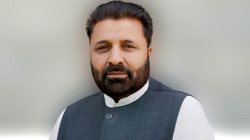 نو منتخب وزیرِ اعلیٰ گلگت بلتستان امجد حسین ایڈووکیٹ نے عہدے کا حلف اٹھا لیا